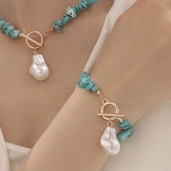 Turquoise Chip Bracelet M707 - Picture 1 of 2